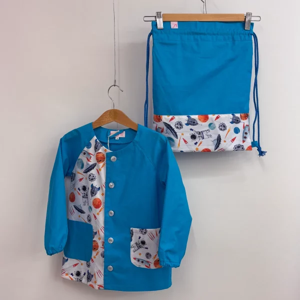 Set grembiulino con sacchetto spalla - razzi e pianeti - blu cielo - tg 110